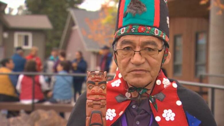 Hereditary Chief Na'moks in his traditional regalia.