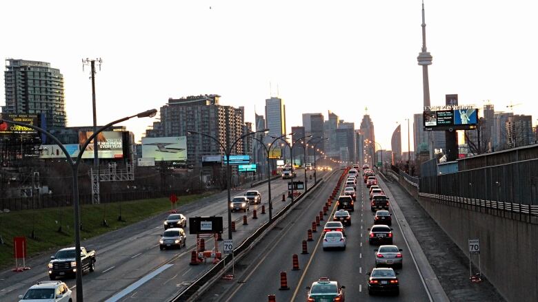 Toronto city councillors will review the costs of the Gardiner East project at an upcoming Infrastructure Committee meeting. This comes after a slim majority voted at this week's city council to dig into the details of the $1.053 billion project approved in 2016.