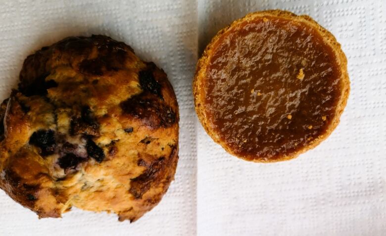 Scone and butter tart on a napkin.