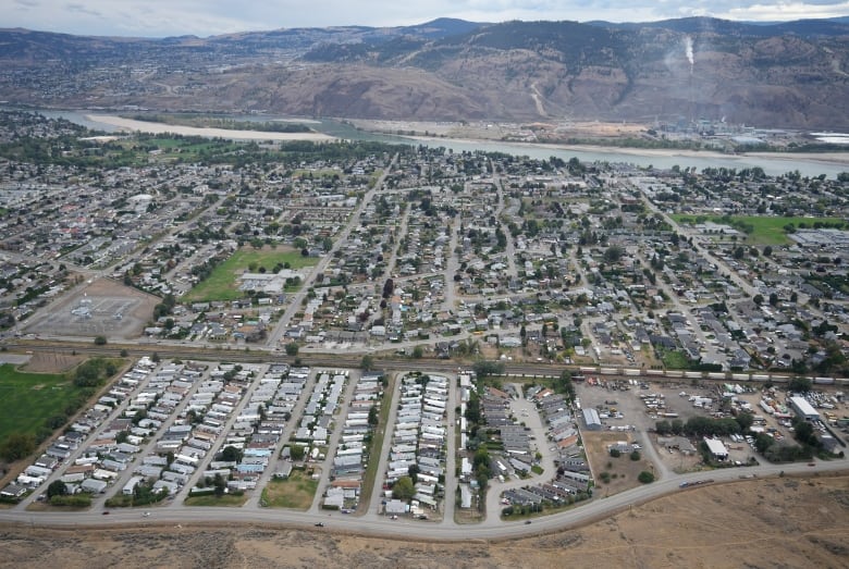 An aeriel photo of homes in a neighbourhood